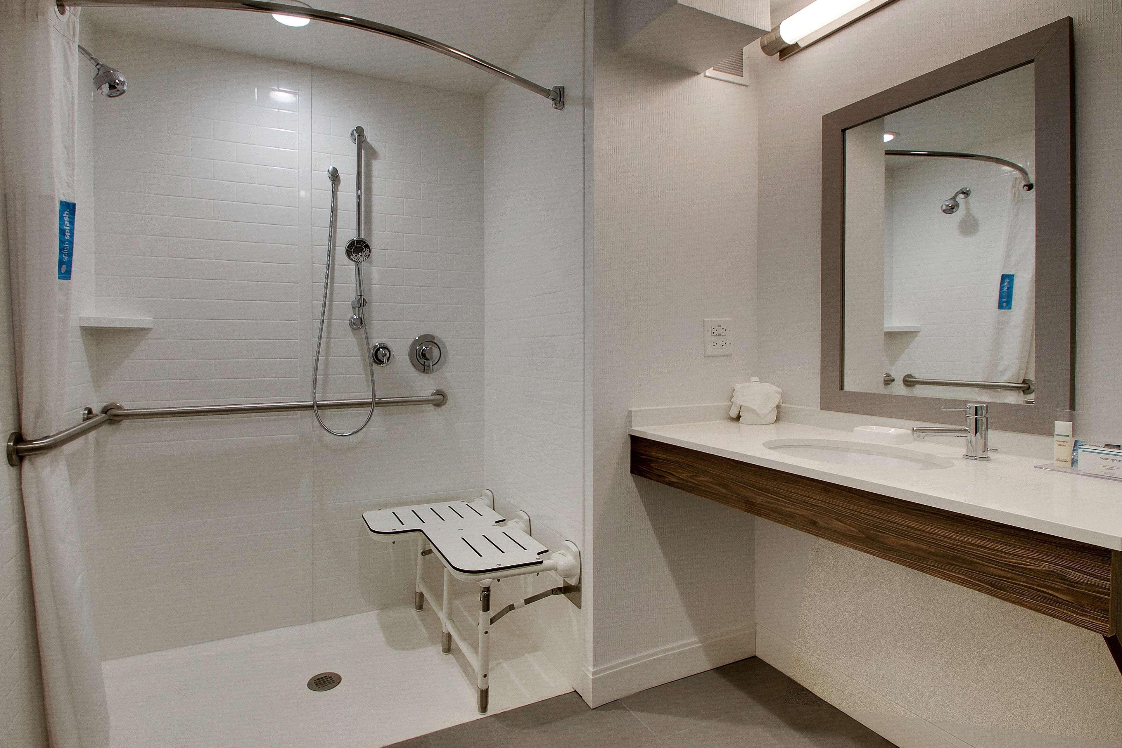 Hampton Inn & Suites Chicago/Орора Экстерьер фото